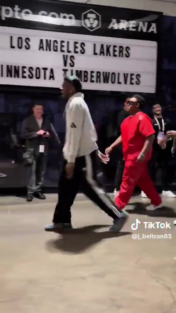 愛(ài)德華茲賽后球員通道模仿詹密夏普Lakers in 5