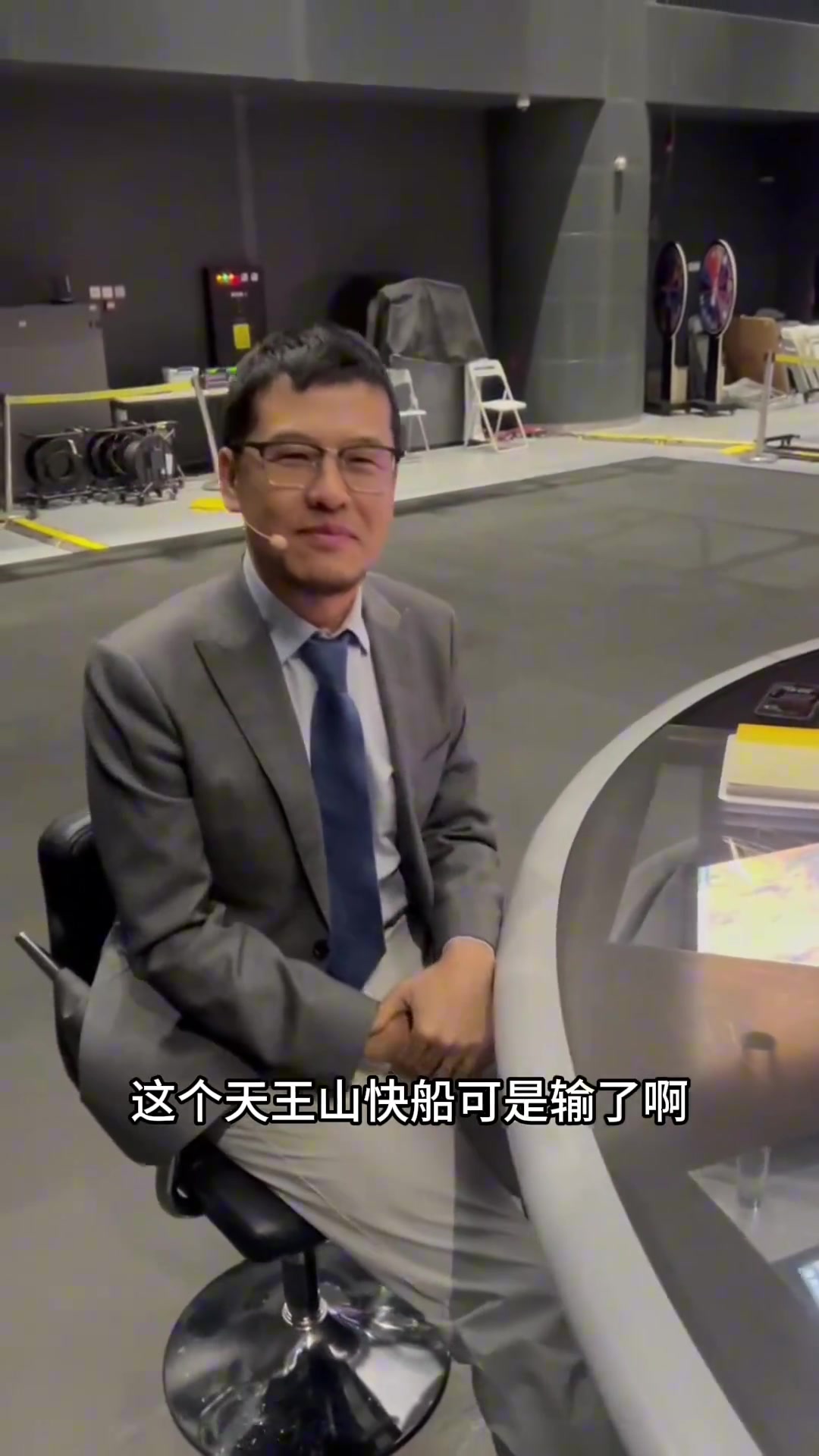 懂球楊毅此前哈登上場(chǎng)體力都用在和戈登纏斗上了得解放體力