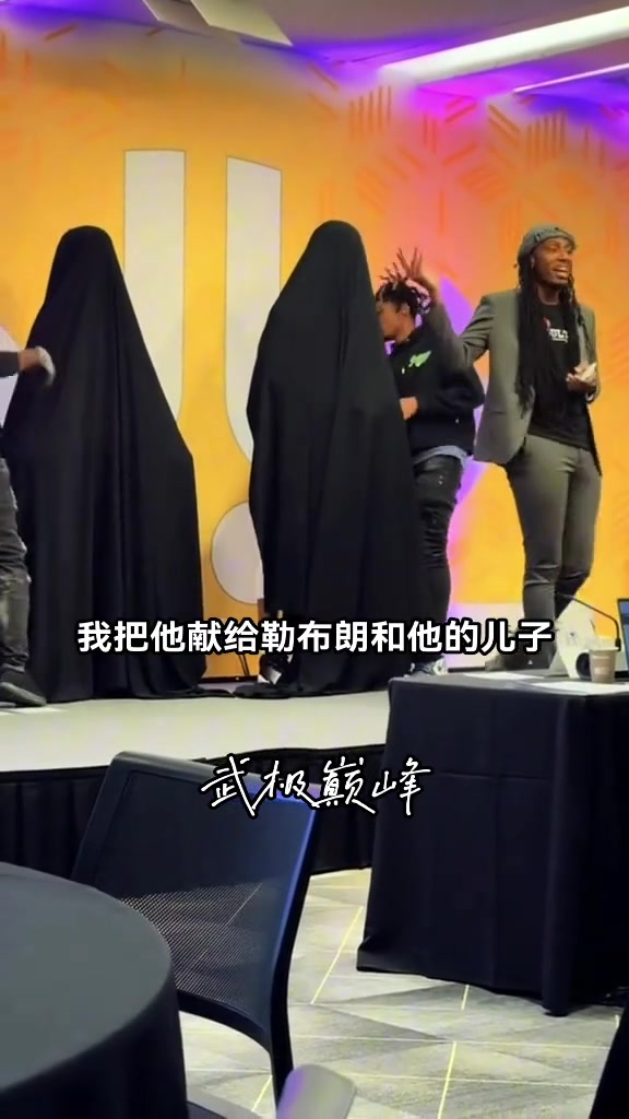 歷史上首個(gè)父子蠟像亮相藝術(shù)家在發(fā)布會(huì)展示詹姆斯父子蠟像