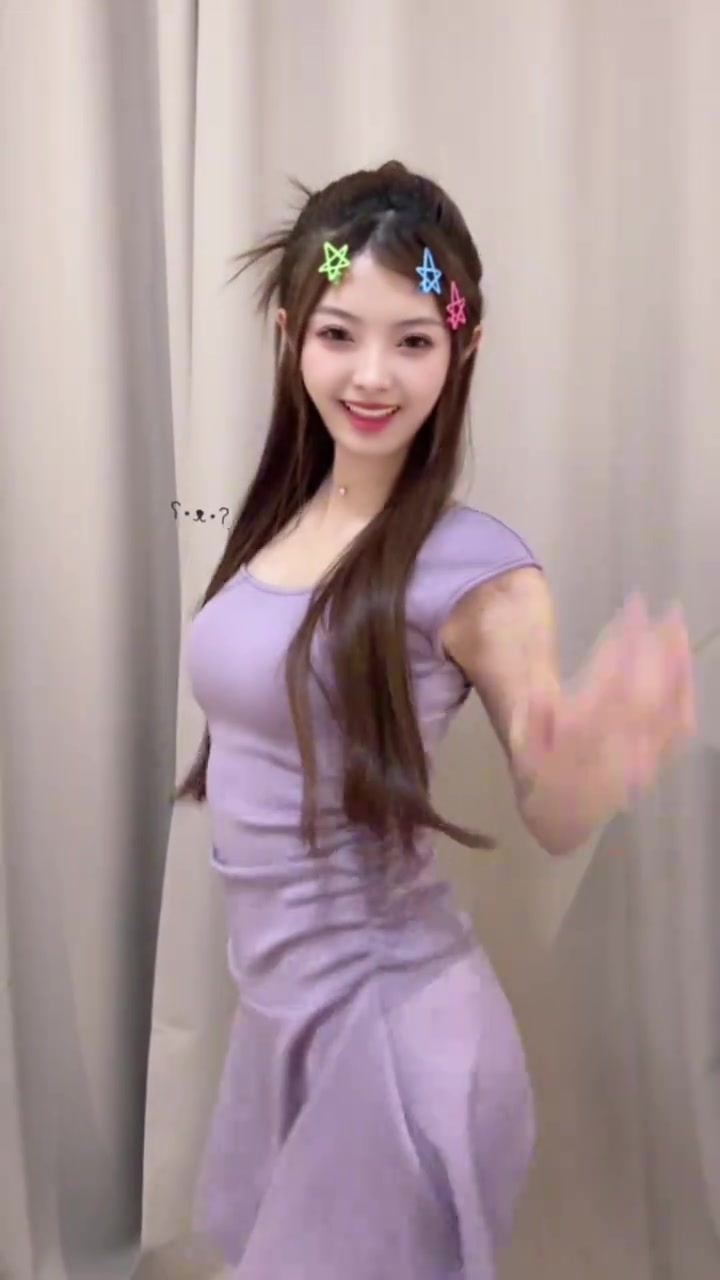 女主播泱泱跳舞自拍平時(shí)沒(méi)怎么注意原來(lái)身材不錯(cuò)呀