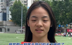 江大女足隊員踢防守位，反差大受球迷贊譽，回母校探望師生
